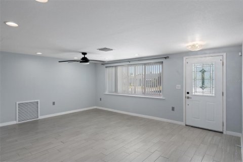 House in Hudson, Florida 3 bedrooms, 121.89 sq.m. № 1904617 - photo 8