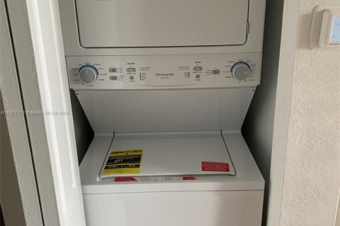 Touwnhouse à louer à Homestead, Floride: 3 chambres, 154.96 m2 № 1923096 - photo 12