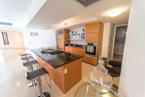 Condo in Sunny Isles Beach, Florida, 2 bedrooms  № 2046798 - photo 12