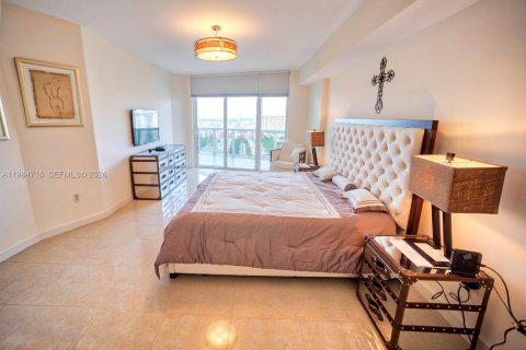 Condo in Sunny Isles Beach, Florida, 2 bedrooms  № 2046798 - photo 19