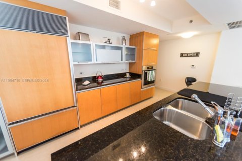 Condo in Sunny Isles Beach, Florida, 2 bedrooms  № 2046798 - photo 9