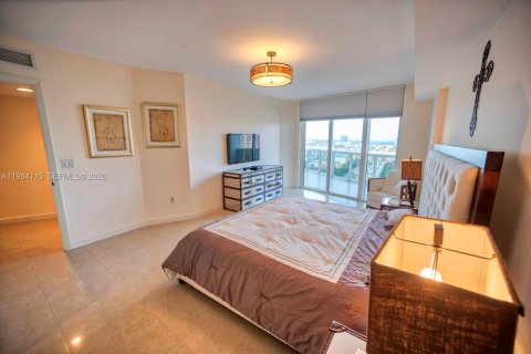 Condo in Sunny Isles Beach, Florida, 2 bedrooms  № 2046798 - photo 20