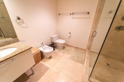 Condo in Sunny Isles Beach, Florida, 2 bedrooms  № 2046798 - photo 24