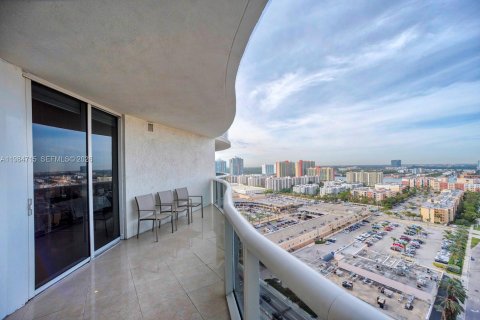 Condo in Sunny Isles Beach, Florida, 2 bedrooms  № 2046798 - photo 30