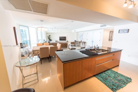 Condo in Sunny Isles Beach, Florida, 2 bedrooms  № 2046798 - photo 10