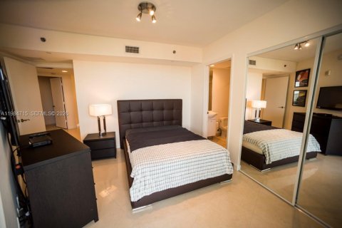Condo in Sunny Isles Beach, Florida, 2 bedrooms  № 2046798 - photo 13