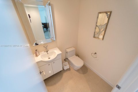 Condo in Sunny Isles Beach, Florida, 2 bedrooms  № 2046798 - photo 26