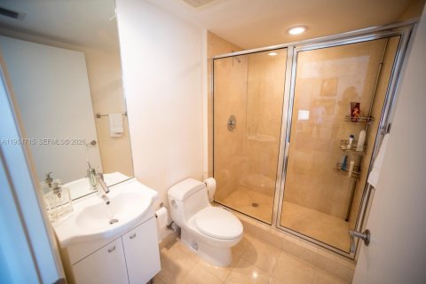 Condo in Sunny Isles Beach, Florida, 2 bedrooms  № 2046798 - photo 17