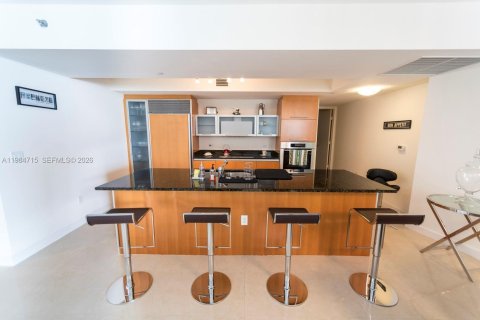 Condo in Sunny Isles Beach, Florida, 2 bedrooms  № 2046798 - photo 11