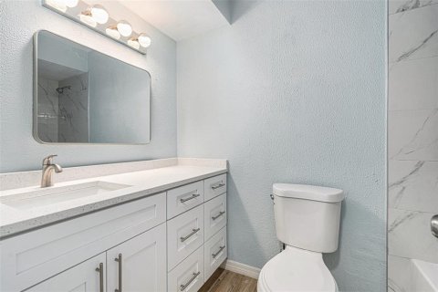 House in Temple Terrace, Florida 4 bedrooms, 177.44 sq.m. № 1805813 - photo 16