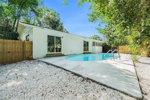 House in Temple Terrace, Florida 4 bedrooms, 177.44 sq.m. № 1805813 - photo 24