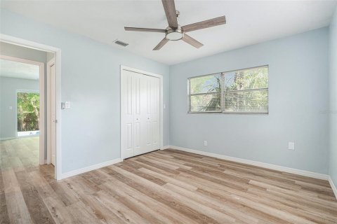 House in Temple Terrace, Florida 4 bedrooms, 177.44 sq.m. № 1805813 - photo 18