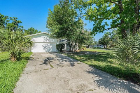 House in Temple Terrace, Florida 4 bedrooms, 177.44 sq.m. № 1805813 - photo 1
