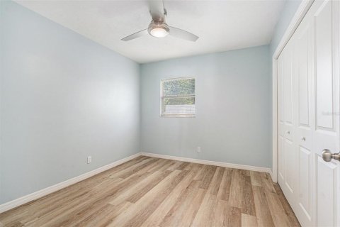 House in Temple Terrace, Florida 4 bedrooms, 177.44 sq.m. № 1805813 - photo 19