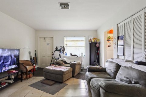 Commercial property in Pompano Beach, Florida 206.15 sq.m. № 2019482 - photo 6