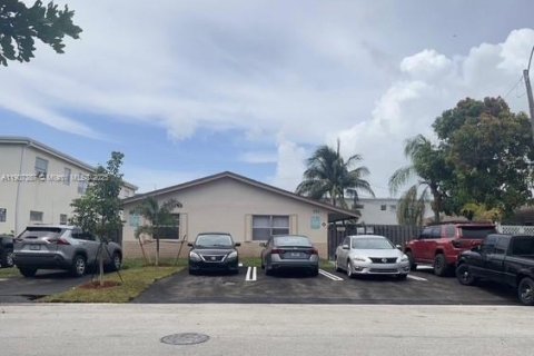 Commercial property in Pompano Beach, Florida 206.15 sq.m. № 2019482 - photo 20
