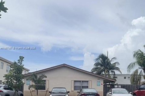 Commercial property in Pompano Beach, Florida 206.15 sq.m. № 2019482 - photo 21