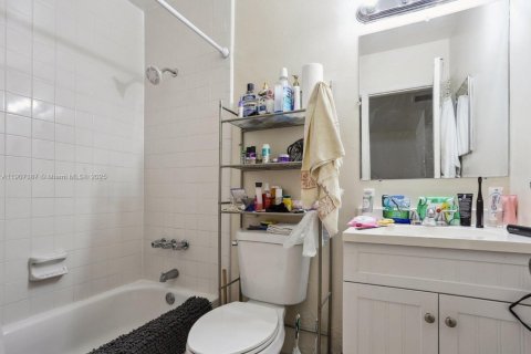 Commercial property in Pompano Beach, Florida 206.15 sq.m. № 2019482 - photo 8