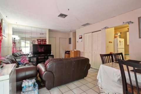 Commercial property in Pompano Beach, Florida 206.15 sq.m. № 2019482 - photo 12