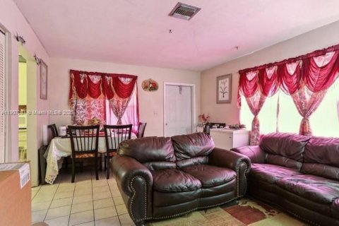 Commercial property in Pompano Beach, Florida 206.15 sq.m. № 2019482 - photo 15