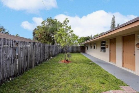 Commercial property in Pompano Beach, Florida 206.15 sq.m. № 2019482 - photo 2