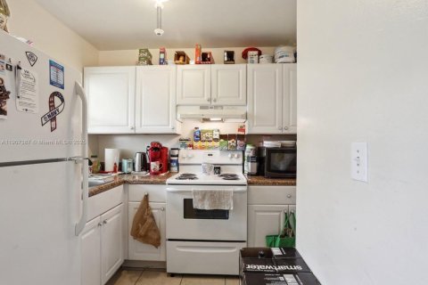 Commercial property in Pompano Beach, Florida 206.15 sq.m. № 2019482 - photo 9