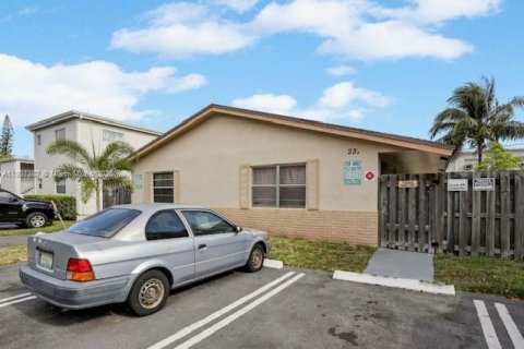 Commercial property in Pompano Beach, Florida 206.15 sq.m. № 2019482