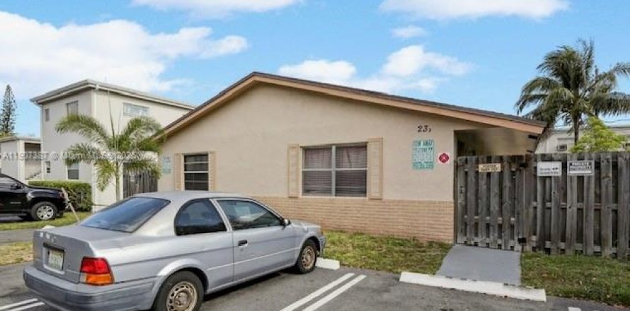 Commercial property in Pompano Beach, Florida 206.15 sq.m. № 2019482