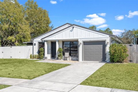 House in Royal Palm Beach, Florida 3 bedrooms, 106.09 sq.m. № 1981747 - photo 2