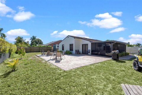 House in Royal Palm Beach, Florida 3 bedrooms, 106.09 sq.m. № 1981747 - photo 13