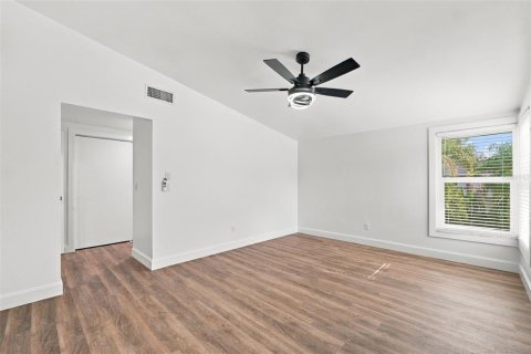 Casa en venta en Temple Terrace, Florida, 4 dormitorios, 204.11 m2 № 2383499 - foto 24