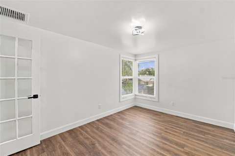 Casa en venta en Temple Terrace, Florida, 4 dormitorios, 204.11 m2 № 2383499 - foto 17