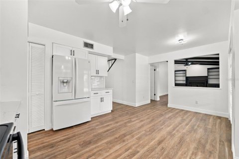 Casa en venta en Temple Terrace, Florida, 4 dormitorios, 204.11 m2 № 2383499 - foto 10