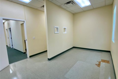 Propiedad comercial en alquiler en Lady Lake, Florida, 140.47 m2 № 1884266 - foto 8