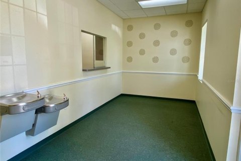 Propiedad comercial en alquiler en Lady Lake, Florida, 140.47 m2 № 1884266 - foto 21