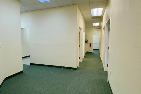 Propiedad comercial en alquiler en Lady Lake, Florida, 140.47 m2 № 1884266 - foto 11