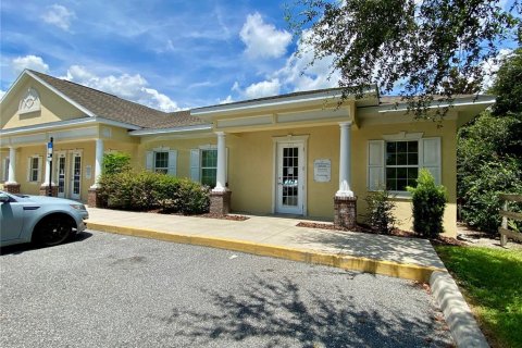 Propiedad comercial en alquiler en Lady Lake, Florida, 140.47 m2 № 1884266 - foto 2