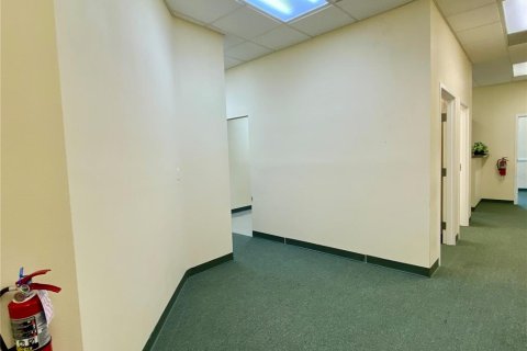 Propiedad comercial en alquiler en Lady Lake, Florida, 140.47 m2 № 1884266 - foto 12