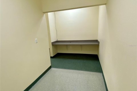 Propiedad comercial en alquiler en Lady Lake, Florida, 140.47 m2 № 1884266 - foto 14