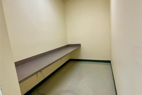 Propiedad comercial en alquiler en Lady Lake, Florida, 140.47 m2 № 1884266 - foto 13