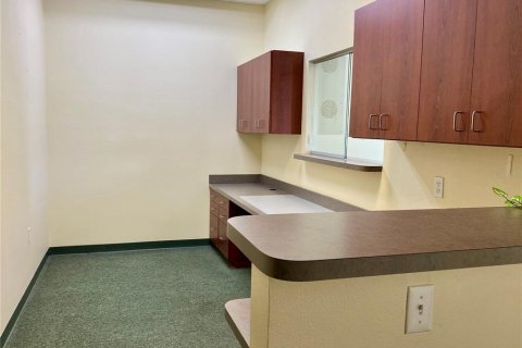 Propiedad comercial en alquiler en Lady Lake, Florida, 140.47 m2 № 1884266 - foto 16