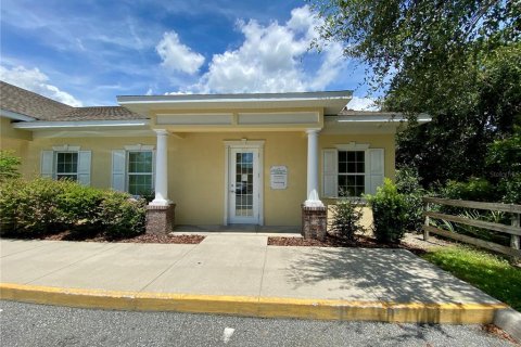 Propiedad comercial en alquiler en Lady Lake, Florida, 140.47 m2 № 1884266 - foto 3