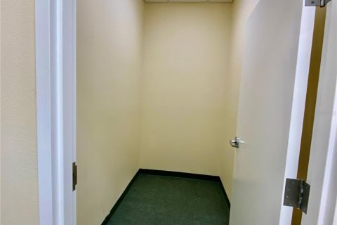 Propiedad comercial en alquiler en Lady Lake, Florida, 140.47 m2 № 1884266 - foto 19