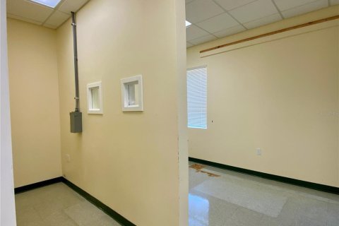Propiedad comercial en alquiler en Lady Lake, Florida, 140.47 m2 № 1884266 - foto 7