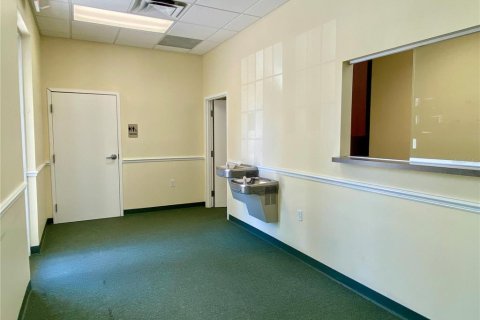 Propiedad comercial en alquiler en Lady Lake, Florida, 140.47 m2 № 1884266 - foto 20