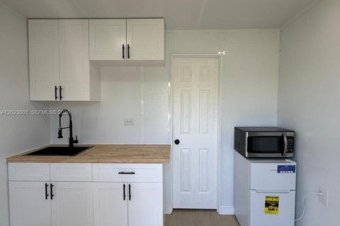 Immobilier commercial à louer à Homestead, Floride: 1 chambre, 105.91 m2 № 2085926 - photo 2