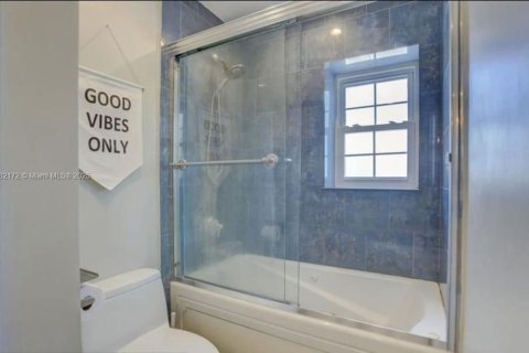 Condominio en venta en Pompano Beach, Florida, 1 dormitorio, 85.56 m2 № 2035820 - foto 18