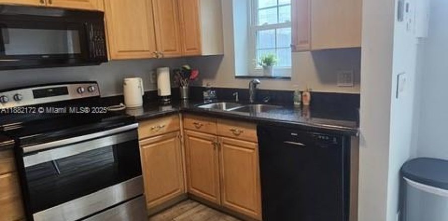 Condominio en Pompano Beach, Florida, 1 dormitorio № 2035820