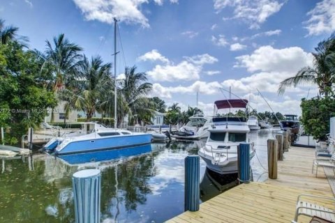 Condominio en venta en Pompano Beach, Florida, 1 dormitorio, 85.56 m2 № 2035820 - foto 28