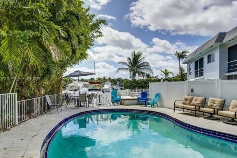 Condominio en venta en Pompano Beach, Florida, 1 dormitorio, 85.56 m2 № 2035820 - foto 27